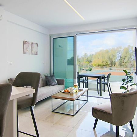 Phaedrus Living - Seaside Executive Flat Harbour 208 Appartement Paphos Buitenkant foto