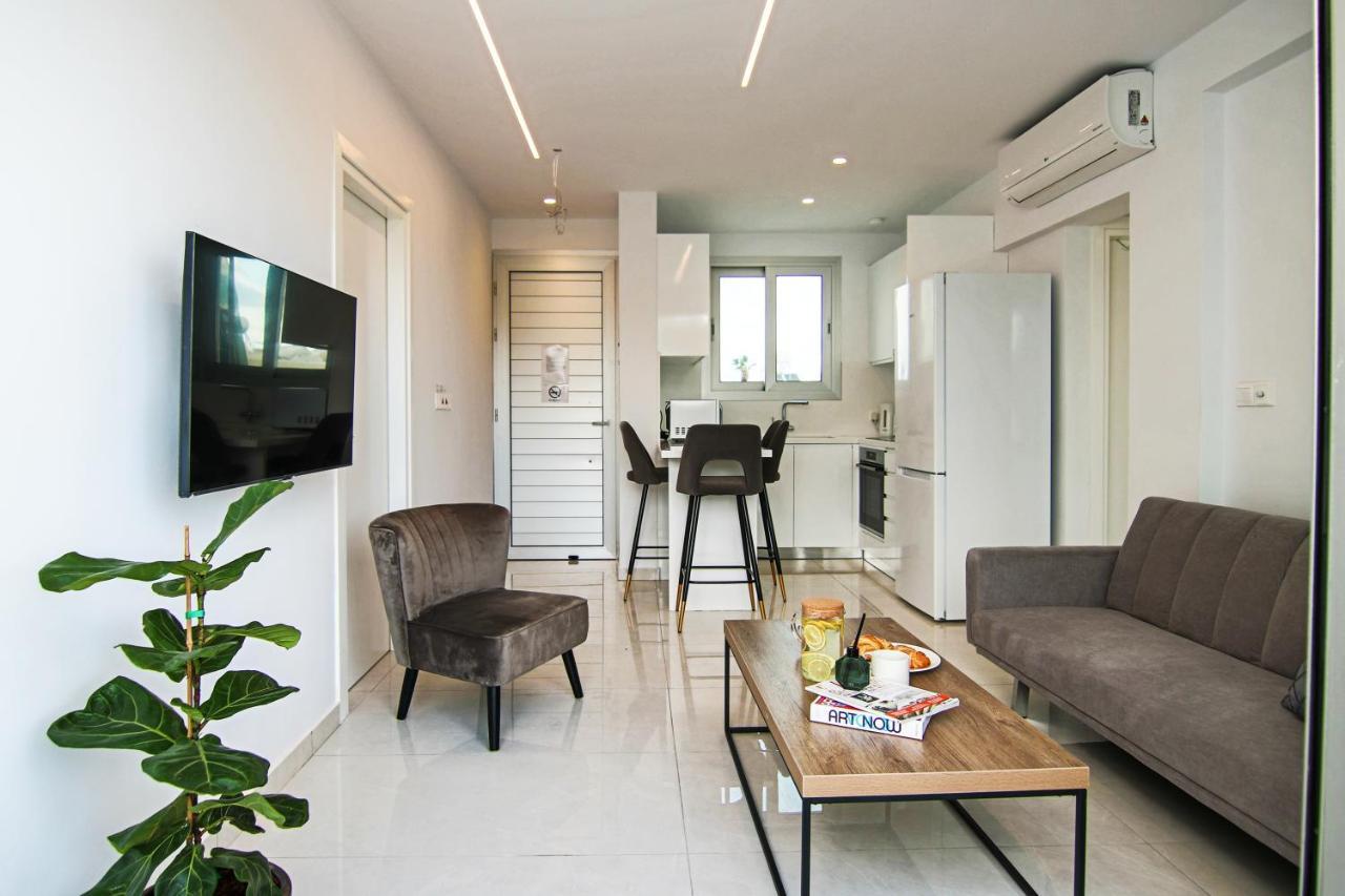 Phaedrus Living - Seaside Executive Flat Harbour 208 Appartement Paphos Buitenkant foto