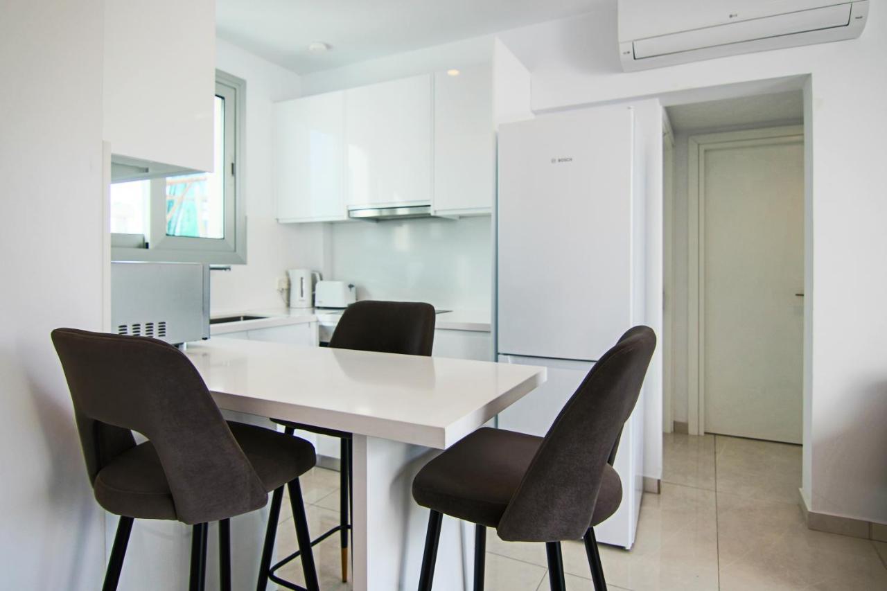 Phaedrus Living - Seaside Executive Flat Harbour 208 Appartement Paphos Buitenkant foto